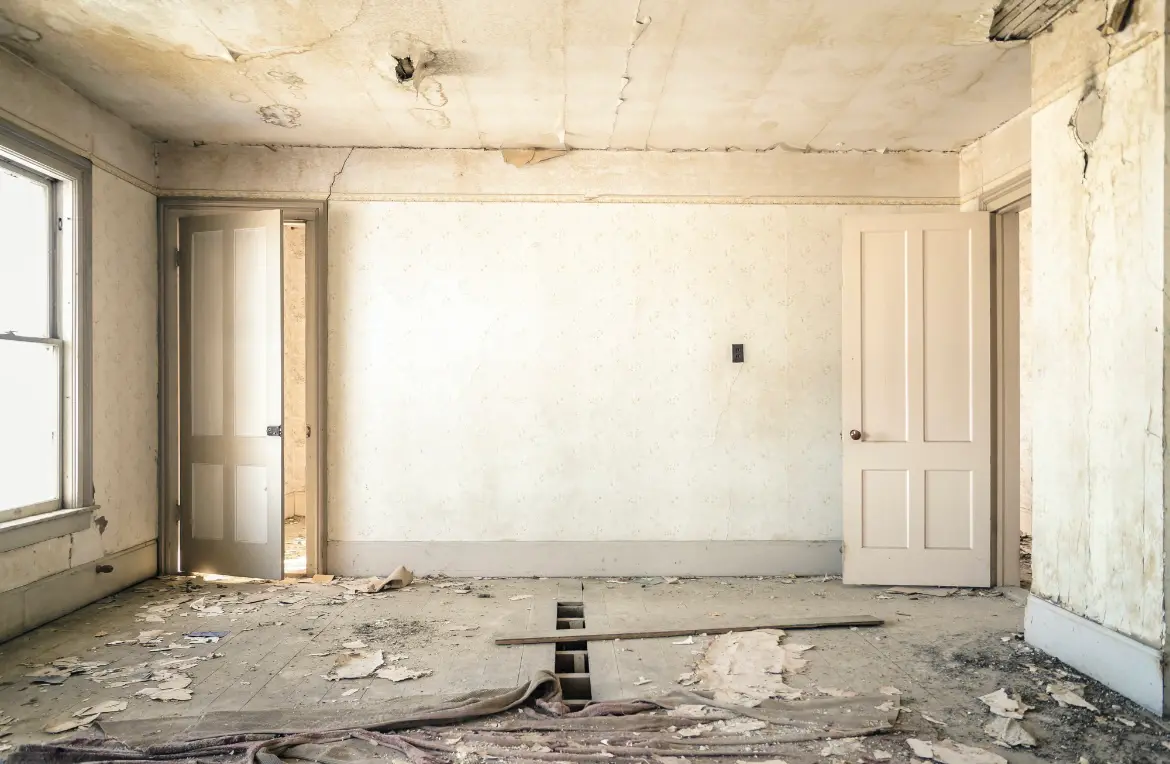 Waste disposal crew managing a cleanout project in Durand